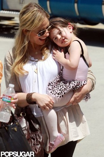 Sarah Michelle Gellar got cozy with Charlotte Prinze.
Sarah Michelle Gellar got cozy with Charlotte Prinze.