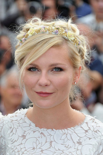 Kirsten Dunst looked fresh and Spring-perfect with her floral headband-infused braids.
Kirsten Dunst looked fresh and Spring-perfect with her floral headband-infused braids.