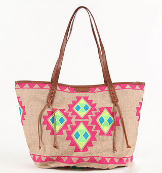 A tribal-inspired print in bold neoprene hues is sure to liven up your look.
Billabong Going Places Bag ($49)
A tribal-inspired print in bold neoprene hues is sure to liven up your look.
Billabong Going Places Bag ($49)