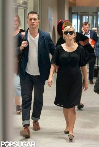 Reese Witherspoon landed in Cannes with her husband Jim Toth.
Reese Witherspoon landed in Cannes with her husband Jim Toth.