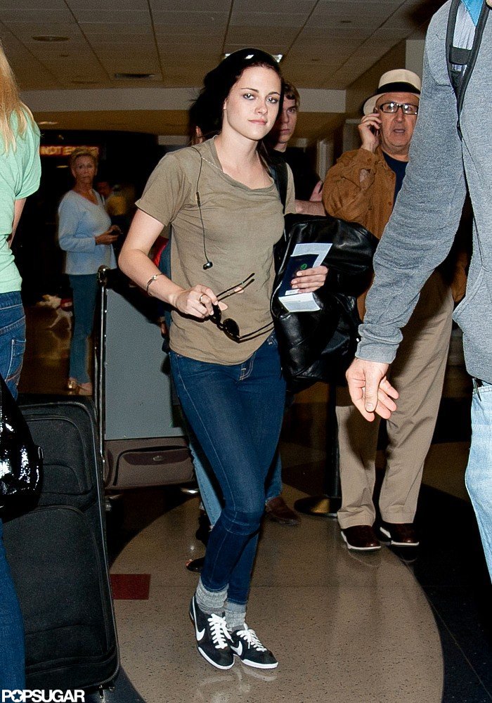 Kristen Stewart Returns Home Without Robert Pattinson Kristen Stewart Returns Home Without Robert Pattinson