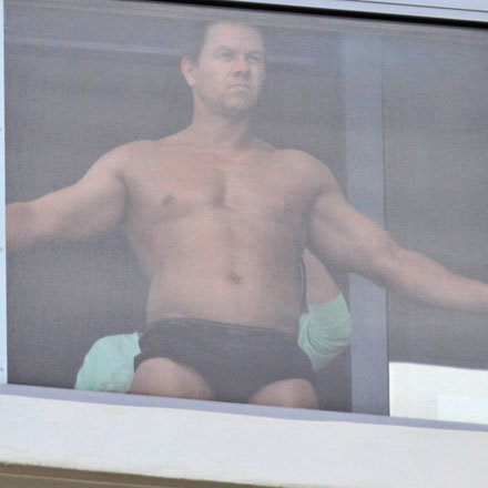 Shirtless Mark Wahlberg Pictures Getting Spray Tan