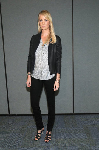 For her WonderCon 2012 appearance, she channeled low-key style in J Brand jeans, a printed Thakoon top, and leather topper.
For her WonderCon 2012 appearance, she channeled low-key style in J Brand jeans, a printed Thakoon top, and leather topper.