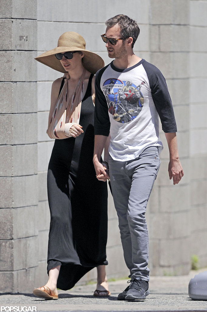 Injured Anne Hathaway Gets a Helping Hand From Her Fiancé Injured Anne Hathaway Gets a Helping Hand From Her Fiancé