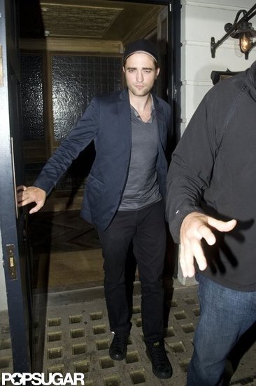 Robert Pattinson Hangs Out in London While Kristen Returns Home Robert Pattinson Hangs Out in London While Kristen Returns Home