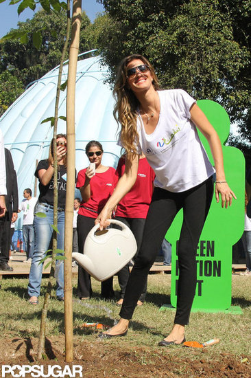 Gisele Bundchen Goes Baggy For Her Environmental Trip to Brazil Gisele Bundchen Goes Baggy For Her Environmental Trip to Brazil