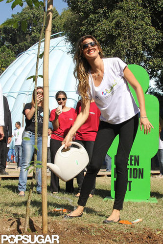 Gisele Bundchen Goes Baggy For Her Environmental Trip to Brazil Gisele Bundchen Goes Baggy For Her Environmental Trip to Brazil