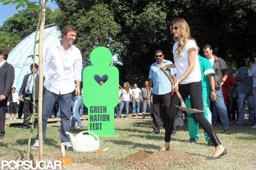 Gisele Bundchen Goes Baggy For Her Environmental Trip to Brazil Gisele Bundchen Goes Baggy For Her Environmental Trip to Brazil