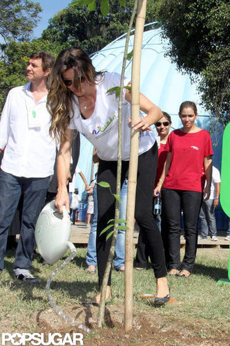Gisele Bundchen Goes Baggy For Her Environmental Trip to Brazil Gisele Bundchen Goes Baggy For Her Environmental Trip to Brazil