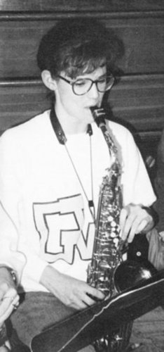 Jennifer Garner rocked bangs and played the saxophone.
Jennifer Garner rocked bangs and played the saxophone.