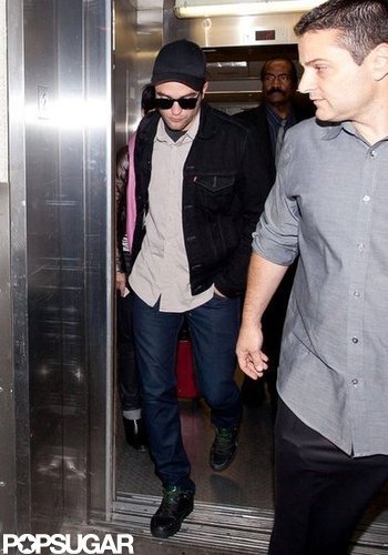 Robert Pattinson arrived at LAX after a minitour on for Cosmopolis.
Robert Pattinson arrived at LAX after a minitour on for Cosmopolis.