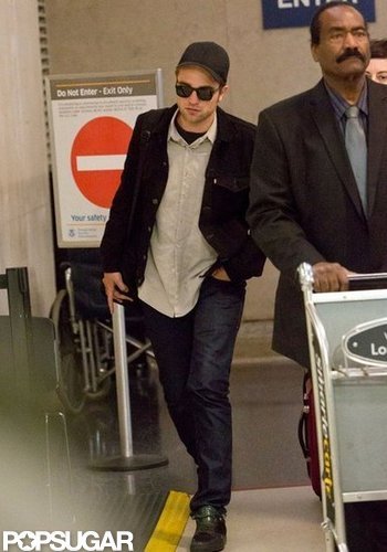 Robert Pattinson got off of a flight at LAX.
Robert Pattinson got off of a flight at LAX.