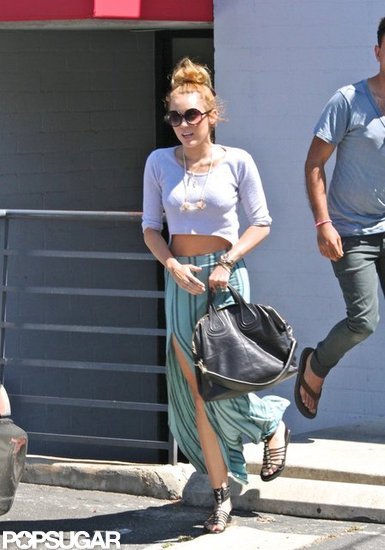 Miley Cyrus pictured wearing her Neil Lane engagement ring. Miley Cyrus pictured wearing her Neil Lane engagement ring.