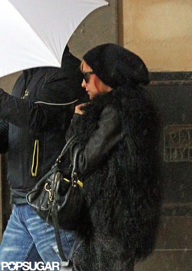 Nicole Richie hid her pink hair under a black hat in Australia.
Nicole Richie hid her pink hair under a black hat in Australia.