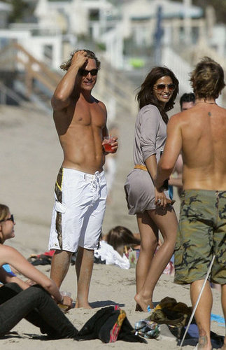 Camila Alves and Matthew McConaughey hung out with friends on the beach in Malibu in June 2007.
Camila Alves and Matthew McConaughey hung out with friends on the beach in Malibu in June 2007.