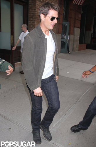 Tom Cruise headed for the car in NYC.
Tom Cruise headed for the car in NYC.