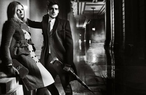 We love the classic noir vibe of Burberry's Fall 2012 campaign.
We love the classic noir vibe of Burberry's Fall 2012 campaign.