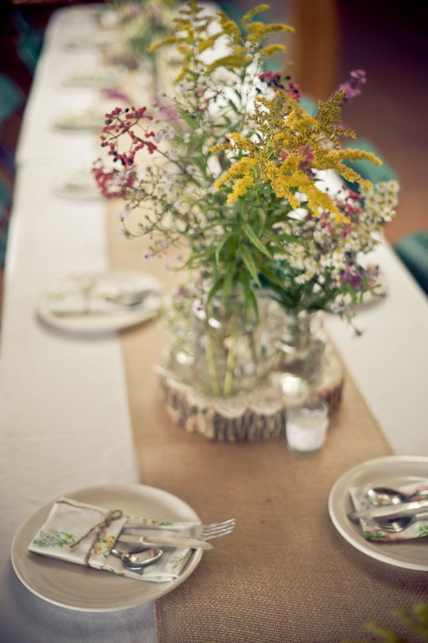 Stump and Burlap Table Toppers Stump and Burlap Table Toppers