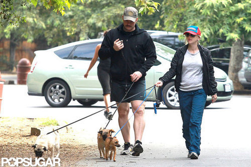 Anna Faris showed off her baby bump as she and Chris Pratt took a walk.
Anna Faris showed off her baby bump as she and Chris Pratt took a walk.