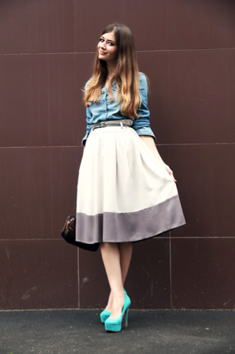 We love how she put an updated spin on a ladylike circle skirt with a denim button-down.
Photo courtesy of Lookbook.nu
We love how she put an updated spin on a ladylike circle skirt with a denim button-down.
Photo courtesy of Lookbook.nu
