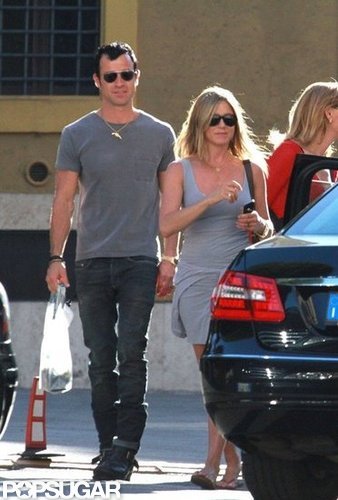 Jennifer Aniston and Justin Theroux Take Their Eurotrip to Rome! Jennifer Aniston and Justin Theroux Take Their Eurotrip to Rome!