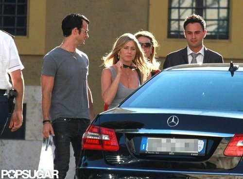 Jennifer Aniston and Justin Theroux Take Their Eurotrip to Rome! Jennifer Aniston and Justin Theroux Take Their Eurotrip to Rome!