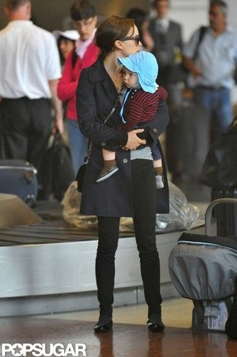 Natalie Portman held onto Aleph at the airport.
Natalie Portman held onto Aleph at the airport.