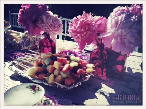 Simple wood skewers of fruit acted as magic fairy fruit wands and took on a whole new look when placed on silver serving trays found at a yard sale and lovingly polished.
Simple wood skewers of fruit acted as magic fairy fruit wands and took on a whole new look when placed on silver serving trays found at a yard sale and lovingly polished.