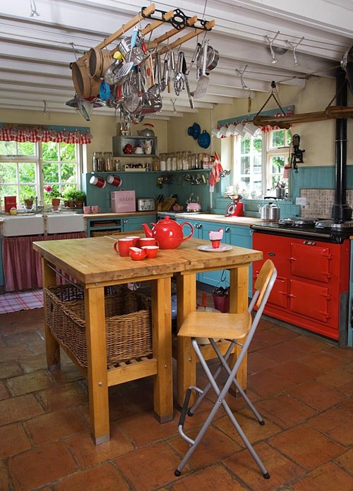 Colour in country kitchen