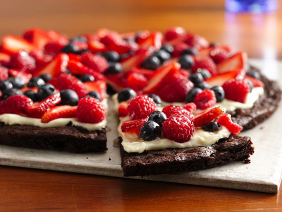 Brownie and Berries Dessert Pizza Brownie and Berries Dessert Pizza