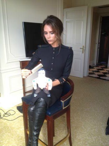 Victoria Beckham groomed her Marc Jacobs doll.
Source: Twitter user victoriabeckham
Victoria Beckham groomed her Marc Jacobs doll.
Source: Twitter user victoriabeckham