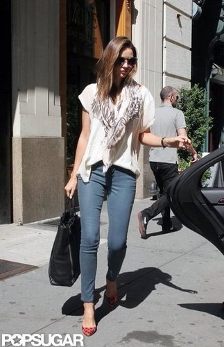 Miranda Kerr and Orlando Bloom Get Busy in NYC Miranda Kerr and Orlando Bloom Get Busy in NYC
