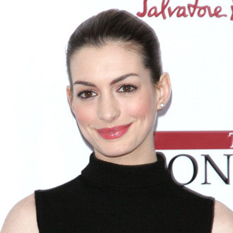 New Glimpse of Anne Hathaway as Catwoman