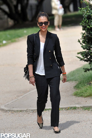Jessica Alba Explores Paris on Foot Jessica Alba Explores Paris on Foot