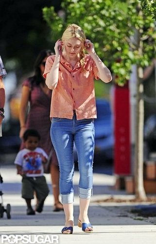 Elizabeth Olsen and Dakota Fanning Report For a Very Good Day at Work Elizabeth Olsen and Dakota Fanning Report For a Very Good Day at Work