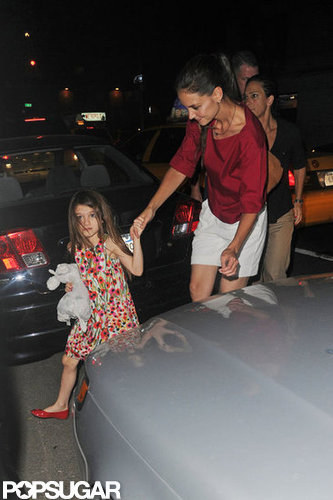 Katie Holmes went to get ice cream in NYC with Suri.
Katie Holmes went to get ice cream in NYC with Suri.