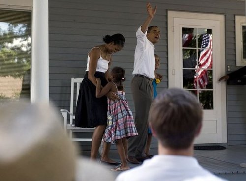 Sasha hugged Michelle during a 2007 Fourth of July campaign event.
Sasha hugged Michelle during a 2007 Fourth of July campaign event.
