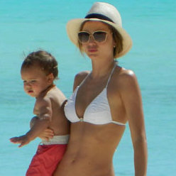 Miranda Kerr and Gwyneth Paltrow Bikini Pictures