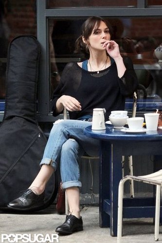 Keira Knightley Gets Down to Work With Mark Ruffalo and Hailee Steinfeld Keira Knightley Gets Down to Work With Mark Ruffalo and Hailee Steinfeld