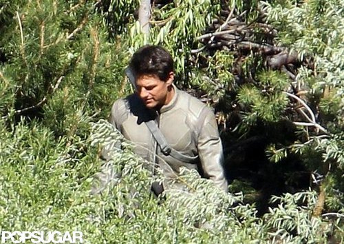 Tom Cruise hiked through the woods on the Oblivion set in CA.
Tom Cruise hiked through the woods on the Oblivion set in CA.