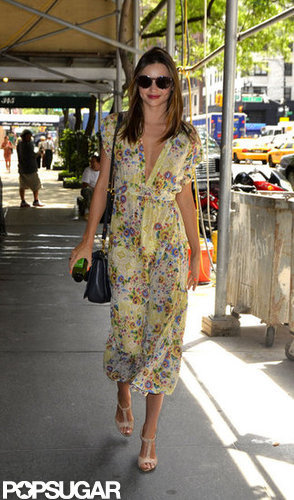 Miranda Kerr smiled for cameras while walking in NYC.
Miranda Kerr smiled for cameras while walking in NYC.