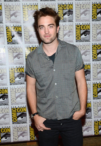 Robert Pattinson smiled at Comic-Con.
Robert Pattinson smiled at Comic-Con.