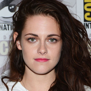 Kristen Stewart Wears Pink Lipstick at Comic-Con