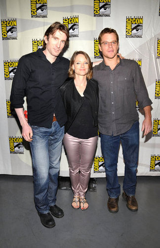 Sharto Copley, Jodie Foster, and Matt Damon got together.
Sharto Copley, Jodie Foster, and Matt Damon got together.