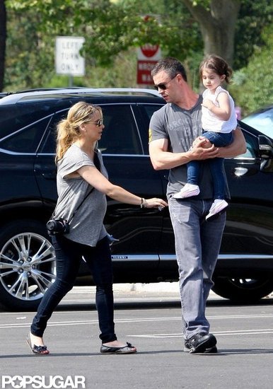 Sarah Michelle Gellar and her family went to the LA Zoo.
Sarah Michelle Gellar and her family went to the LA Zoo.