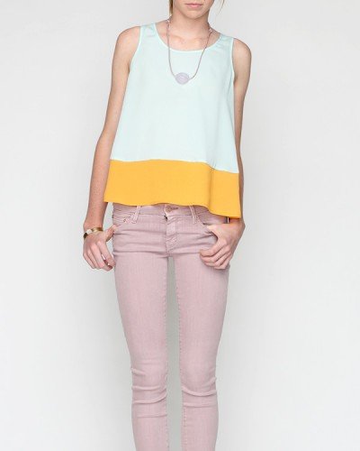Simply chic! Top off your office look with this one to avoid overheating.
Need Supply Midnighter Tank ($86)
Simply chic! Top off your office look with this one to avoid overheating.
Need Supply Midnighter Tank ($86)