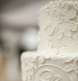 How to Save Money on a Wedding Cake