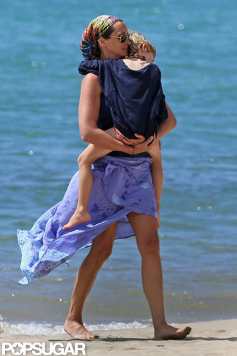 Julia Roberts carried one of her children in Hawaii.
Julia Roberts carried one of her children in Hawaii.