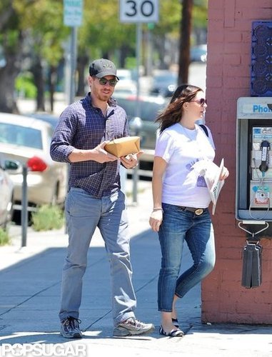 A Very Pregnant Drew Barrymore and Husband Will Share a Laugh in LA A Very Pregnant Drew Barrymore and Husband Will Share a Laugh in LA
