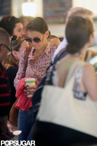 Katie Holmes was in a busy bagel shop.
Katie Holmes was in a busy bagel shop.